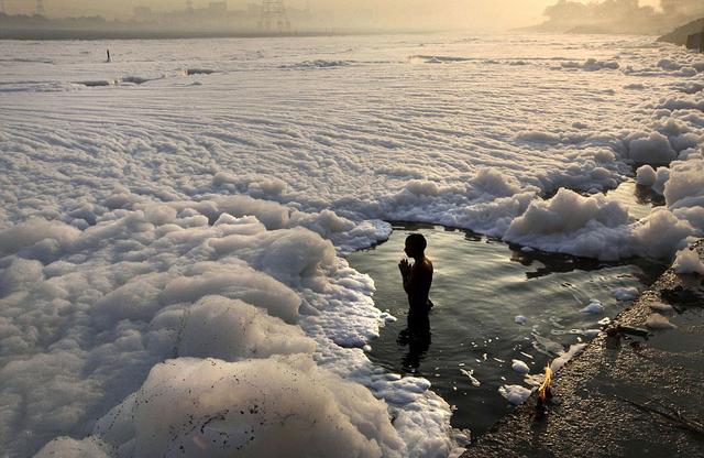 泡沫河.jpg 泡沫河.jpg